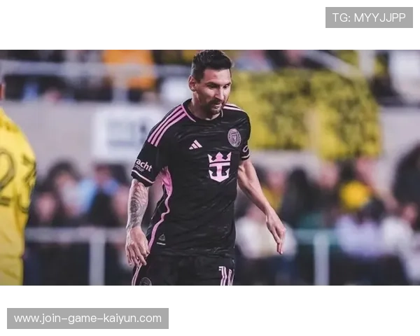 巴黎中路突破节奏变化，梅西一记世界波穿网