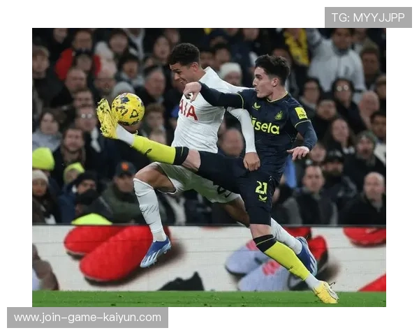 热刺右路三连过太炸裂，库卢切夫斯基射门稍稍高出